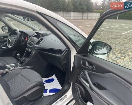 Белый Опель Zafira Tourer, объемом двигателя 2 л и пробегом 187 тыс. км за 9450 $, фото 48 на Automoto.ua