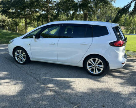 Белый Опель Zafira Tourer, объемом двигателя 2 л и пробегом 280 тыс. км за 10500 $, фото 3 на Automoto.ua