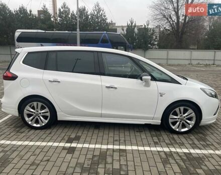 Белый Опель Zafira Tourer, объемом двигателя 2 л и пробегом 187 тыс. км за 9450 $, фото 20 на Automoto.ua