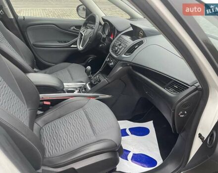 Белый Опель Zafira Tourer, объемом двигателя 2 л и пробегом 187 тыс. км за 9450 $, фото 53 на Automoto.ua