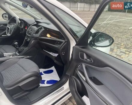 Белый Опель Zafira Tourer, объемом двигателя 2 л и пробегом 187 тыс. км за 9450 $, фото 45 на Automoto.ua