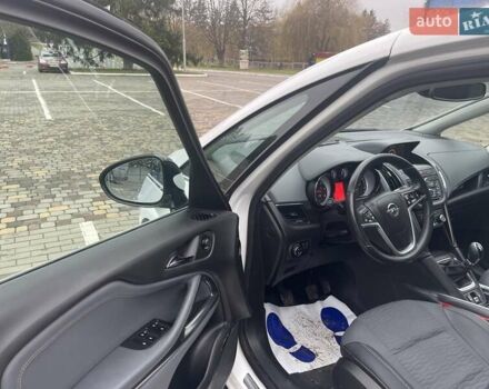 Белый Опель Zafira Tourer, объемом двигателя 2 л и пробегом 187 тыс. км за 9450 $, фото 25 на Automoto.ua