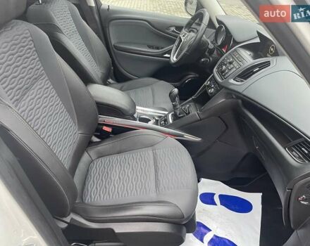 Белый Опель Zafira Tourer, объемом двигателя 2 л и пробегом 187 тыс. км за 9450 $, фото 51 на Automoto.ua