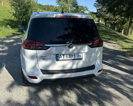 Белый Опель Zafira Tourer, объемом двигателя 2 л и пробегом 280 тыс. км за 10500 $, фото 5 на Automoto.ua