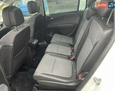 Белый Опель Zafira Tourer, объемом двигателя 2 л и пробегом 187 тыс. км за 9850 $, фото 12 на Automoto.ua