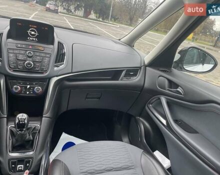 Белый Опель Zafira Tourer, объемом двигателя 2 л и пробегом 187 тыс. км за 9450 $, фото 32 на Automoto.ua