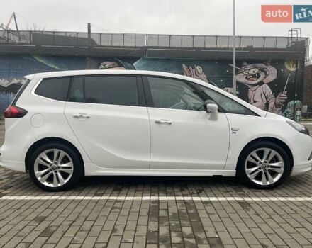 Белый Опель Zafira Tourer, объемом двигателя 2 л и пробегом 187 тыс. км за 9450 $, фото 87 на Automoto.ua