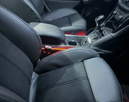 Белый Опель Zafira Tourer, объемом двигателя 2 л и пробегом 280 тыс. км за 10500 $, фото 1 на Automoto.ua