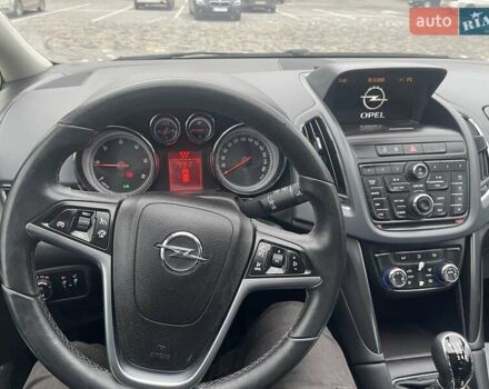 Белый Опель Zafira Tourer, объемом двигателя 2 л и пробегом 187 тыс. км за 9450 $, фото 93 на Automoto.ua