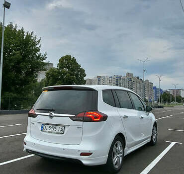 Белый Опель Zafira Tourer, объемом двигателя 1.96 л и пробегом 197 тыс. км за 11000 $, фото 11 на Automoto.ua