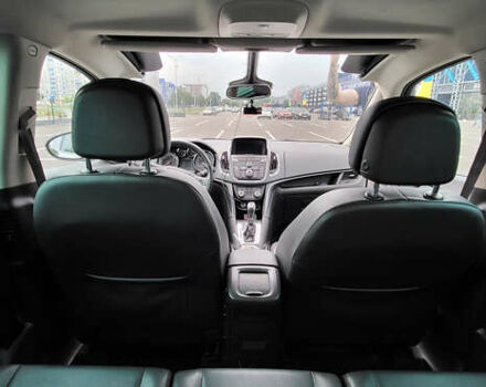 Белый Опель Zafira Tourer, объемом двигателя 1.96 л и пробегом 197 тыс. км за 11000 $, фото 6 на Automoto.ua