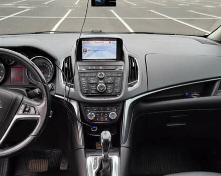Белый Опель Zafira Tourer, объемом двигателя 1.96 л и пробегом 197 тыс. км за 11000 $, фото 14 на Automoto.ua
