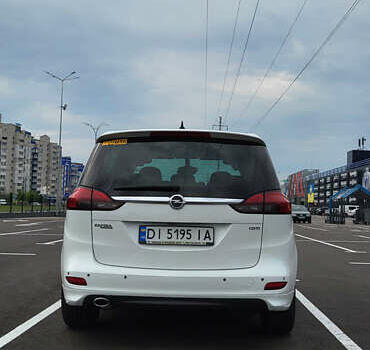 Белый Опель Zafira Tourer, объемом двигателя 1.96 л и пробегом 197 тыс. км за 11000 $, фото 3 на Automoto.ua