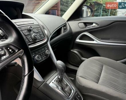 Белый Опель Zafira Tourer, объемом двигателя 2 л и пробегом 263 тыс. км за 9399 $, фото 63 на Automoto.ua
