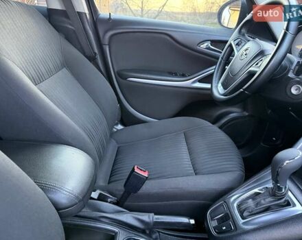 Белый Опель Zafira Tourer, объемом двигателя 2 л и пробегом 263 тыс. км за 9399 $, фото 59 на Automoto.ua