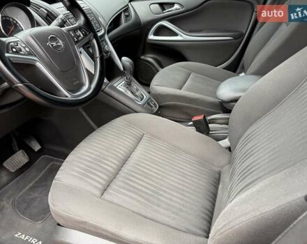 Белый Опель Zafira Tourer, объемом двигателя 2 л и пробегом 263 тыс. км за 9399 $, фото 61 на Automoto.ua