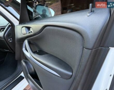 Белый Опель Zafira Tourer, объемом двигателя 2 л и пробегом 263 тыс. км за 9399 $, фото 55 на Automoto.ua