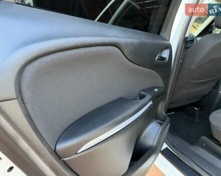 Белый Опель Zafira Tourer, объемом двигателя 2 л и пробегом 263 тыс. км за 9399 $, фото 54 на Automoto.ua