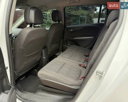Белый Опель Zafira Tourer, объемом двигателя 2 л и пробегом 263 тыс. км за 9399 $, фото 65 на Automoto.ua