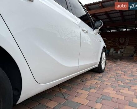 Белый Опель Zafira Tourer, объемом двигателя 2 л и пробегом 263 тыс. км за 9399 $, фото 25 на Automoto.ua