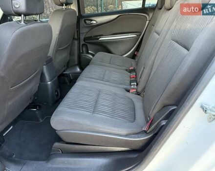 Белый Опель Zafira Tourer, объемом двигателя 2 л и пробегом 263 тыс. км за 9399 $, фото 53 на Automoto.ua