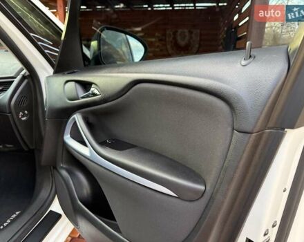 Белый Опель Zafira Tourer, объемом двигателя 2 л и пробегом 263 тыс. км за 9399 $, фото 51 на Automoto.ua