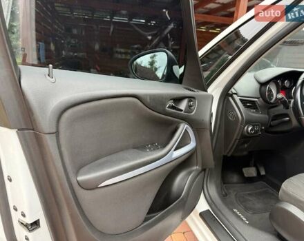 Белый Опель Zafira Tourer, объемом двигателя 2 л и пробегом 263 тыс. км за 9399 $, фото 60 на Automoto.ua