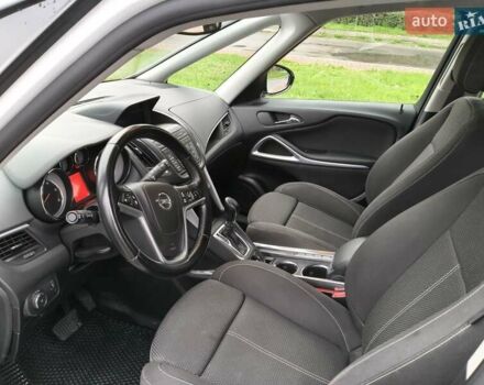 Белый Опель Zafira Tourer, объемом двигателя 2 л и пробегом 264 тыс. км за 10900 $, фото 2 на Automoto.ua