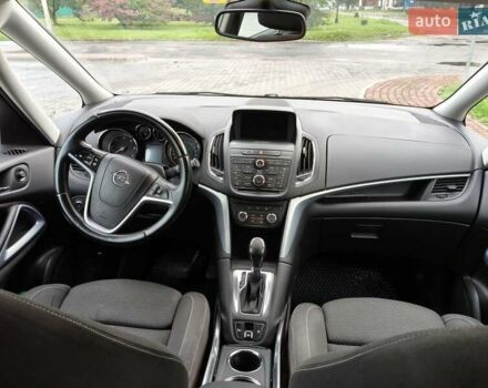 Белый Опель Zafira Tourer, объемом двигателя 2 л и пробегом 264 тыс. км за 10900 $, фото 4 на Automoto.ua