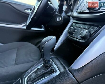 Белый Опель Zafira Tourer, объемом двигателя 2 л и пробегом 263 тыс. км за 9399 $, фото 58 на Automoto.ua