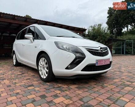 Белый Опель Zafira Tourer, объемом двигателя 2 л и пробегом 263 тыс. км за 9399 $, фото 1 на Automoto.ua