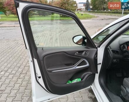 Белый Опель Zafira Tourer, объемом двигателя 2 л и пробегом 264 тыс. км за 10900 $, фото 13 на Automoto.ua