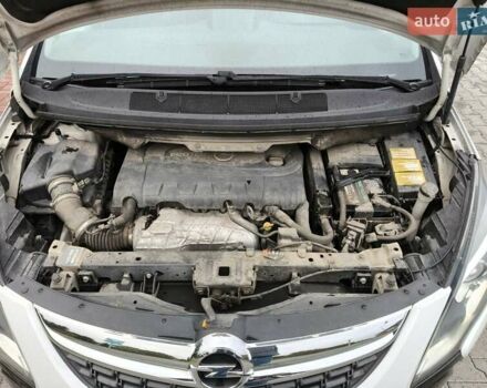 Белый Опель Zafira Tourer, объемом двигателя 2 л и пробегом 264 тыс. км за 10900 $, фото 15 на Automoto.ua