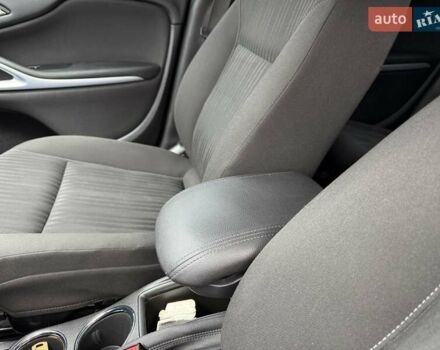 Белый Опель Zafira Tourer, объемом двигателя 2 л и пробегом 263 тыс. км за 9399 $, фото 62 на Automoto.ua