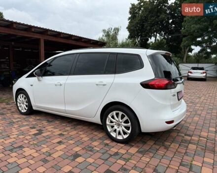 Белый Опель Zafira Tourer, объемом двигателя 2 л и пробегом 263 тыс. км за 9399 $, фото 18 на Automoto.ua
