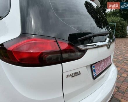 Белый Опель Zafira Tourer, объемом двигателя 2 л и пробегом 263 тыс. км за 9399 $, фото 20 на Automoto.ua