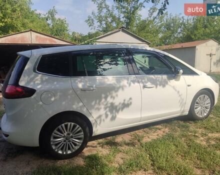 Белый Опель Zafira Tourer, объемом двигателя 1.6 л и пробегом 239 тыс. км за 9900 $, фото 25 на Automoto.ua