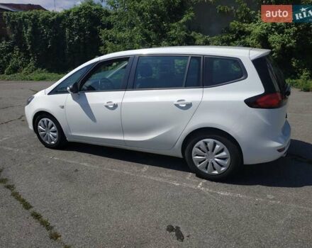 Белый Опель Zafira Tourer, объемом двигателя 2 л и пробегом 215 тыс. км за 9500 $, фото 4 на Automoto.ua
