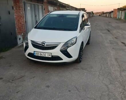 Белый Опель Zafira Tourer, объемом двигателя 1.6 л и пробегом 174 тыс. км за 11000 $, фото 2 на Automoto.ua