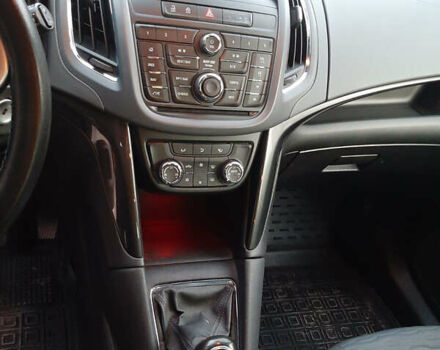 Білий Опель Zafira Tourer, об'ємом двигуна 1.6 л та пробігом 221 тис. км за 10500 $, фото 1 на Automoto.ua