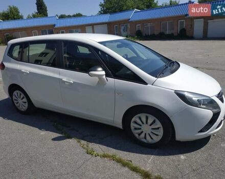 Белый Опель Zafira Tourer, объемом двигателя 2 л и пробегом 215 тыс. км за 9500 $, фото 5 на Automoto.ua