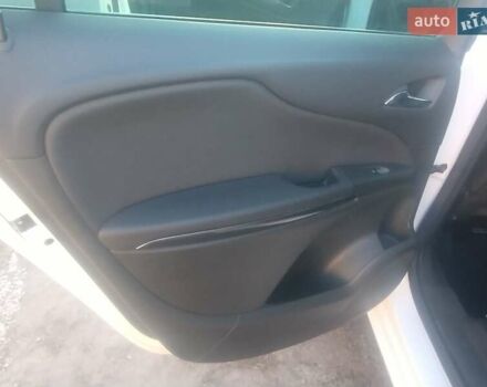 Белый Опель Zafira Tourer, объемом двигателя 1.6 л и пробегом 213 тыс. км за 10799 $, фото 10 на Automoto.ua