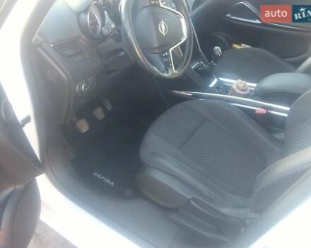 Белый Опель Zafira Tourer, объемом двигателя 1.6 л и пробегом 213 тыс. км за 10799 $, фото 17 на Automoto.ua