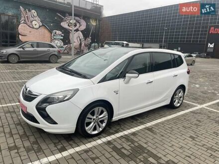 Белый Опель Zafira Tourer, объемом двигателя 2 л и пробегом 187 тыс. км за 9450 $, фото 1 на Automoto.ua