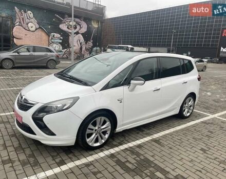 Белый Опель Zafira Tourer, объемом двигателя 2 л и пробегом 187 тыс. км за 9450 $, фото 1 на Automoto.ua