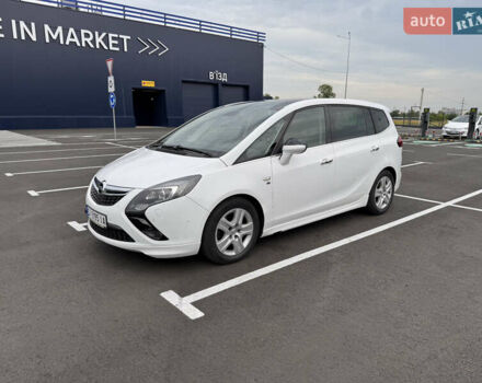 Белый Опель Zafira Tourer, объемом двигателя 1.96 л и пробегом 197 тыс. км за 11000 $, фото 1 на Automoto.ua