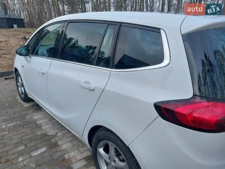 Опель Zafira Tourer 2014 у Самборе на Automoto.ua Білий Опель Zafira Tourer, об'ємом двигуна 1.6 л та пробігом 390 тис. км за 9000 $, фото 1 на Automoto.ua
