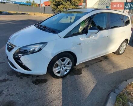 Белый Опель Zafira Tourer, объемом двигателя 1.6 л и пробегом 250 тыс. км за 10500 $, фото 1 на Automoto.ua