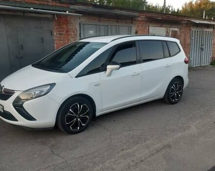 Белый Опель Zafira Tourer, объемом двигателя 1.6 л и пробегом 174 тыс. км за 11000 $, фото 1 на Automoto.ua