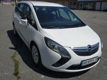 Опель Zafira Tourer 2015 в Жмеренке на Automoto.ua Белый Опель Zafira Tourer, объемом двигателя 2 л и пробегом 215 тыс. км за 9500 $, фото 1 на Automoto.ua